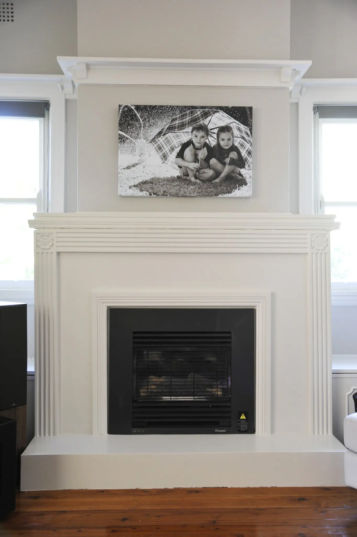 Example of contemporary style fireplace